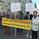 Une centaine de personnes ont manifesté devant la préfecture de Vesoul contre des projets d'implantations d'éoliennes, samedi 19 octobre.