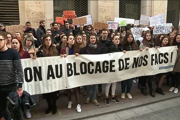 Manifestation devant la faculté de droit Montpellier