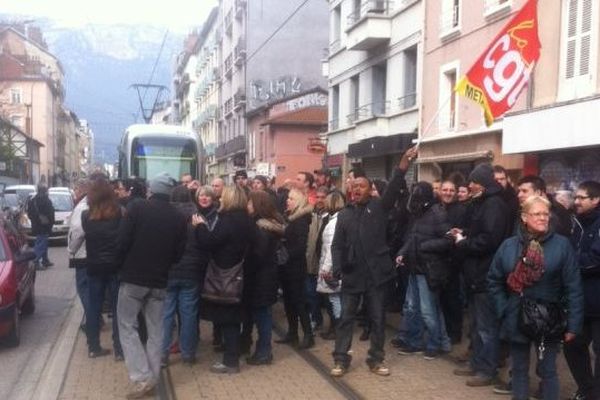 Les salariés de ARaymond sur les rails du tram