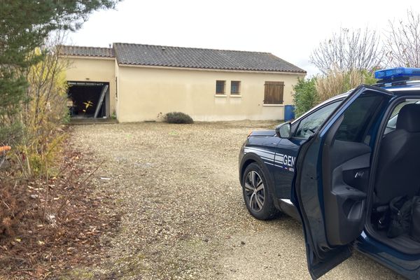 La maison du voisin a reçu des impacts de balles