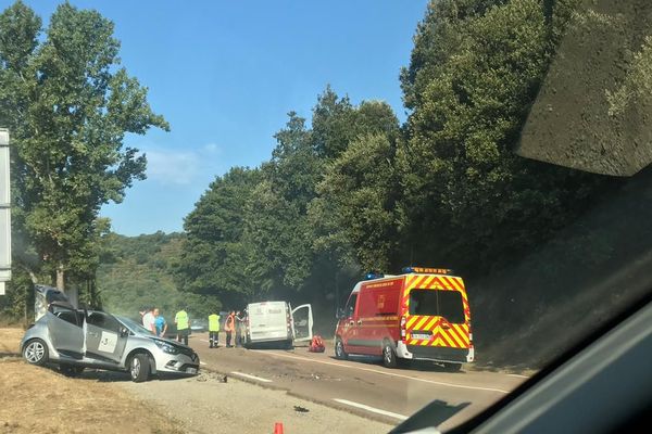 L'accident, survenu ce lundi matin, a fait deux blessés