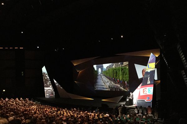 La présentation du 104e Tour de France a eu lieu le 18 octobre 2016 à Paris. En 2017, la ville du Puy-en-Velay sera à la fois ville arrivée, étape de repos et ville départ.