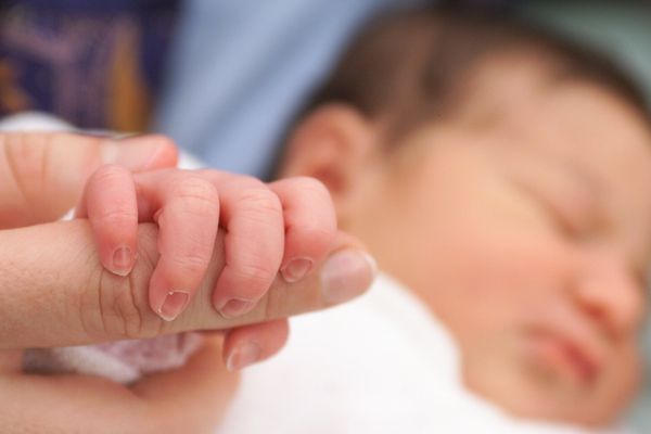 Championne européenne des naissances, la France voit son taux de fécondité passer en 2015 sous la barre symbolique des deux enfants par femmes 