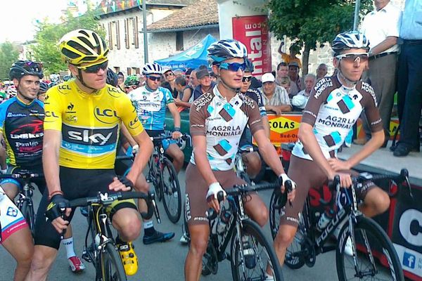 Christopher Froome (à gauche) et Romain Bardet (tout à droite) ont du se contenter respectivement de la 2ème et 3ème place du Critérium de Marcolès (15)