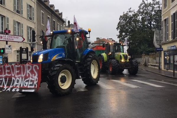 Ce mercredi 14 février 2018, les agriculteurs manifestent à nouveau dans Pau. 