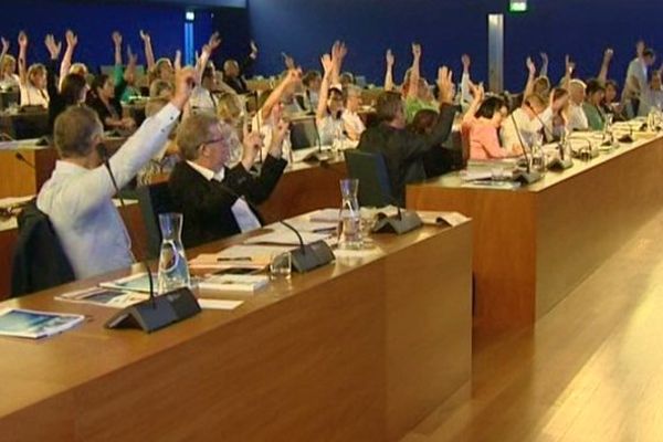 Les 64 élus de l'agglomération de Montpellier ont adopté à l'unanimité moins 4 voix le statut de la future métropole, jeudi soir