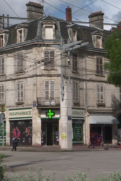 La réhabilitation de l'immeuble haussmannien de la place Carnot devrait débuter à la rentrée et être achevée un an plus tard.