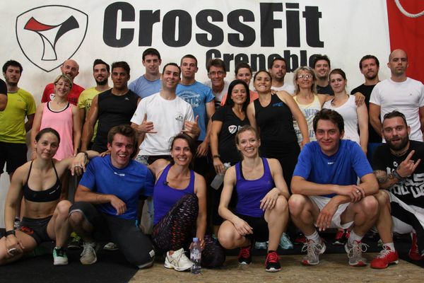 Maxime, Céline, Laetitia et Maxence (en bleu) se sont confrontés à une séance intensive de cross-fit