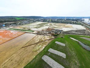 A Petit-Couronne, la friche de l'ancienne raffinerie Pétroplus lors du chantier de démolition et dépollution en 2020