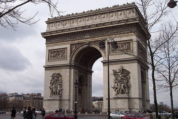 L'Arc de Triomphe sous la grisaille.