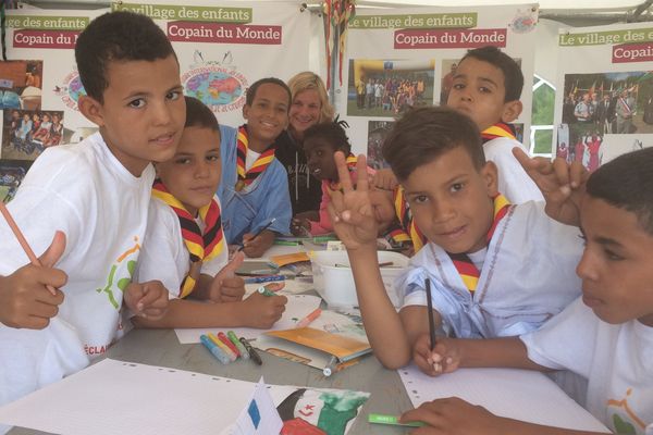 La joie partagée sur l'île d'Oléron pour ces enfants venus du monde entier grâce au secours populaire et aux éclaireurs de France