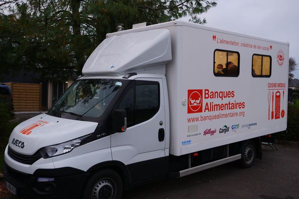 Le camion "cuisine mobile" de la banque alimentaire