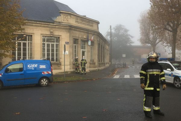 Les 83 élèves et les professeurs de l'école maternelle Saint Waast à Soissons ont été évacués.