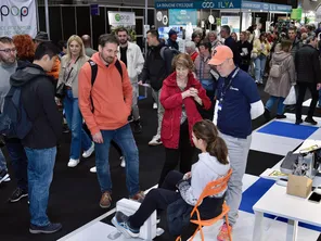 Le pédalier blésois qui recharge les téléphones portables au concours Lépine 2024.