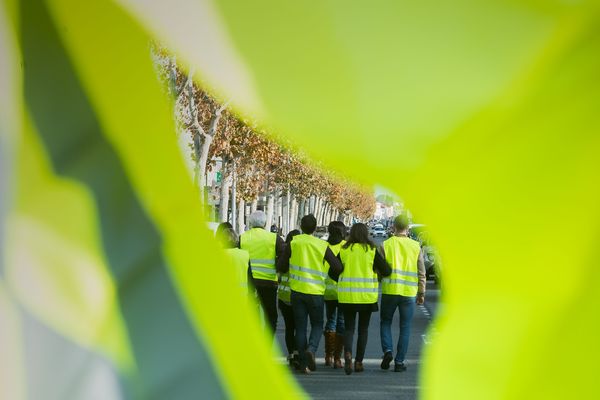 Une de nos équipes de France 3 molestée par des gilets jaunes à Cabestany.