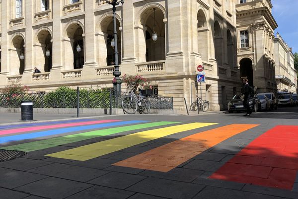 Le passage piéton se trouve en plein centre-ville