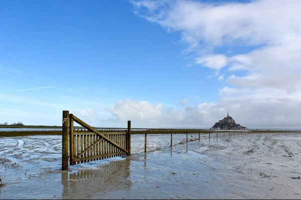 Grandes marées au pied du Mont Saint-Michel