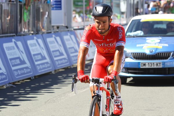 Nacer Bouhanni après sa chute ce dimanche aux championnats de France de cyclisme.