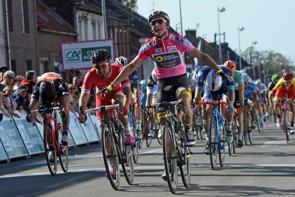 Bryan Coquard conserve le maillot rose de leader.