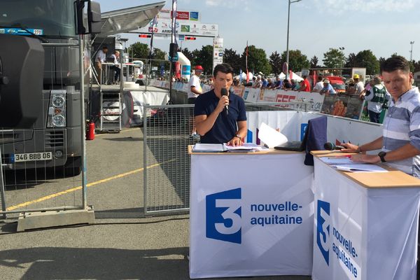 Le plateau de France 3 Poitou-Charentes, à quelques encablures de la ligne d'arrivée