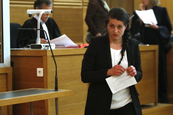 Alexandrine Brugerolle de Fraissiniette, la mère du petit Antoine disparu à Issoire en 2008, a été acquittée par la Cour d'Assises des Bouches-du-Rhône alors qu'elle comparaissait avec son ancien compagnon, Sébastien Ribière, pour le meurtre d'une de leurs amies, dealeuse.