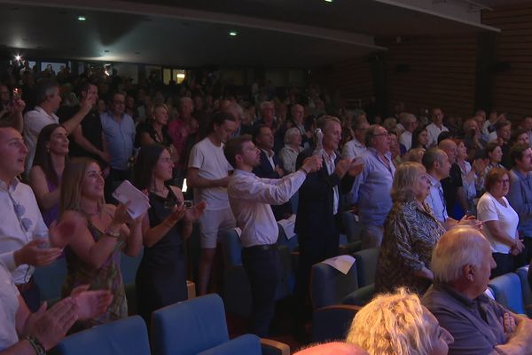 Avant la clôture de la campagne ce vendredi soir, plusieurs candidats ont tenu des réunions publiques dans les différentes circonscriptions de l'île.