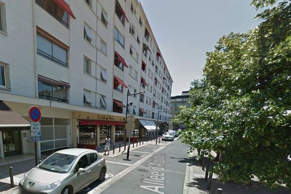 C'est dans ccet allée du centre-ville de Périgueux que se trouve la résidence où les corps ont été retrouvés.