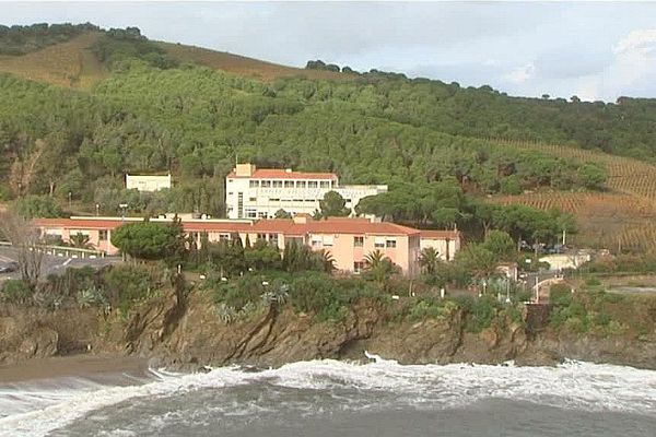 Le centre hélio marin de la Côte Vermeille surplombe la mer à Banyuls.