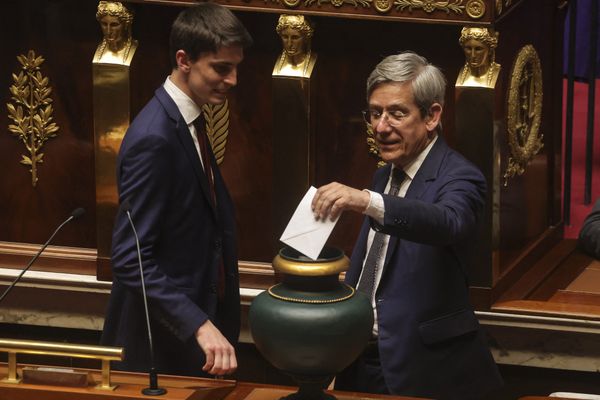 Charles de Courson était candidat à la présidence de l'Assemblée nationale. Il a obtenu seulement 18 voix au premier tour et 12 au deuxième. Il a choisi de ne pas se maintenir au 3e.