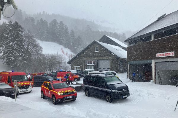 Une avalanche a fait au moins quatre morts dimanche 25 février à la station du Mont-Dore, dans le Puy-De-Dôme.