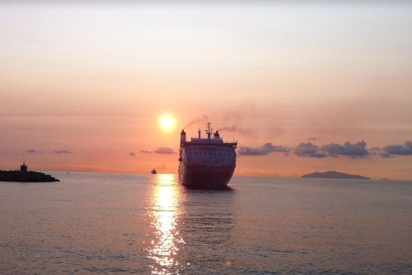 Bastia à l'ouverture du port, le 27 juin