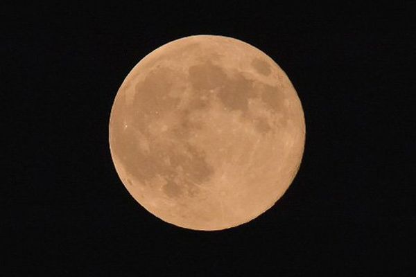 La "super lune" rouge sera observable dans le nuit de dimanche à lundi 