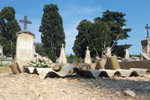 Gard : dégradations dans la nuit de vendredi à samedi au cimetière de Sernhac - 20 juillet 2019.