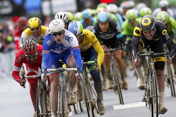 qui reportera la deuxième étape après Arnaud Démarre (en bleu) ce lundi au sprint à Vendôme?