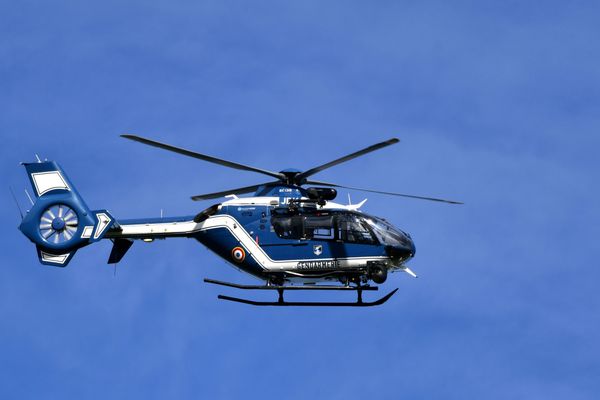 Un hélicoptère de la gendarmerie a été déployé pour retrouver cette femme portée disparue depuis ce samedi 14 mai dans la soirée.