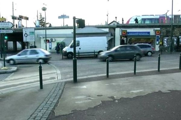 Deux employées de la SNCF de la gare de Soisy-Enghien (Val-d'Oise) ont été mises à pied après avoir mis en scène leur agression