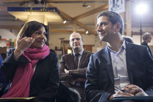 Paris, le 14 fevrier 2014. Rencontre entre les candidats a la mairie de Paris en 2014. Au bric-a-brac de Riquet d Emmaus