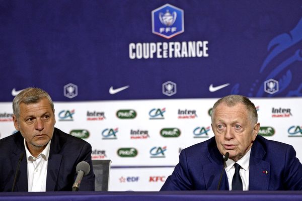 La mine des mauvais jours : Jean-Michel Aulas et Bruno Genesio côte-à-côte ...   