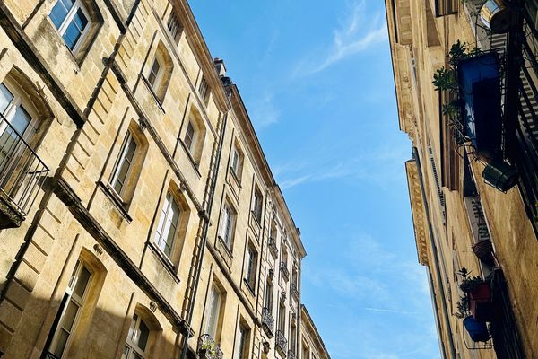 Soleil et douceur en Gironde comme dans toute la région (Ruelle de Saint-Michel à Bordeaux)