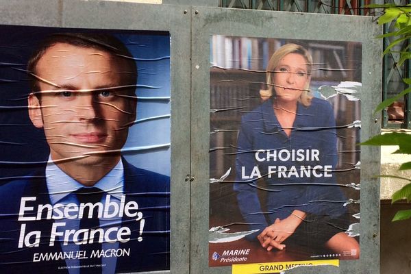 Affiche des deux candidats Emmanuel Macron et Marine Le Pen au second tour de l'élection présidentielle 2017