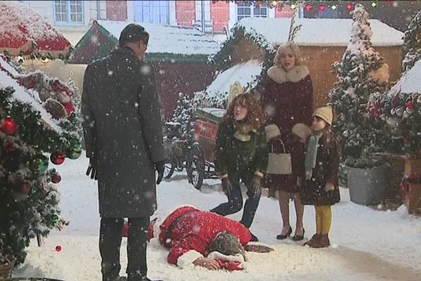 Le Père Noël fait son apparition dans l'épisode "Le crime de Noël".