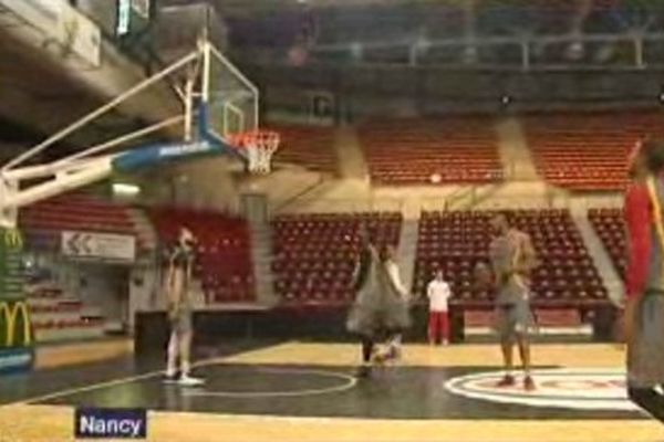 Le SLUC Nancy Basket à l'entraînement.