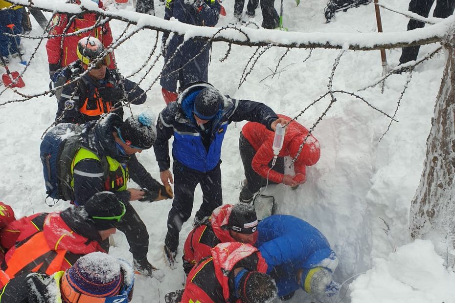 "C’est un miracle" : enseveli sous une avalanche, un randonneur retrouvé vivant au bout de 2h40 de recherches 