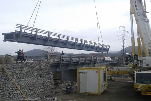 Le tablier du nouveau pont de Saint-Laurent-de-Neste a été posé le 2 avril. 