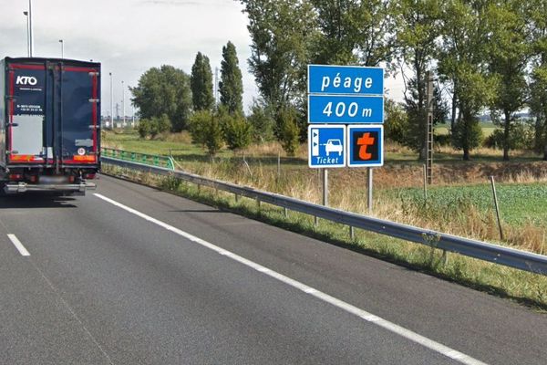 Depuis 11h ce mardi matin, les douaniers font la grève du zèle au péage de Chamand sur l'A1 dans l'Oise.