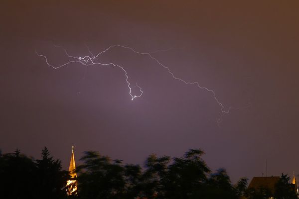 Illustration éclair et orage sur Strasbourg. 