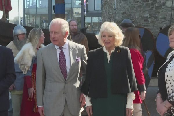 Le roi Charles III, ici avec la reine Camilla, est un habitué des visites en Normandie.