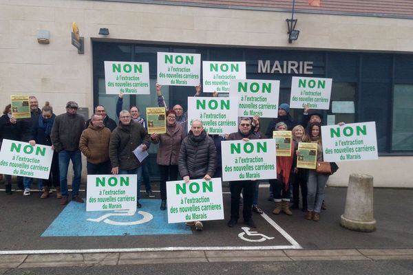 L'Association de défense du patrimoine de Therdonne - Wagicourt a été créée contre ce projet de carrière.