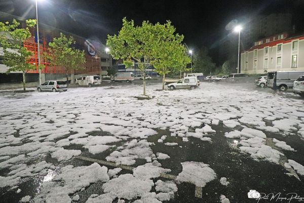 Un violent orage de grêle s'est abattu sur la ville de Gap hier soir.