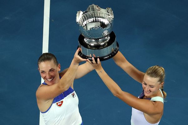 Mladenovic brandit le trophée de l'Open d'Australie